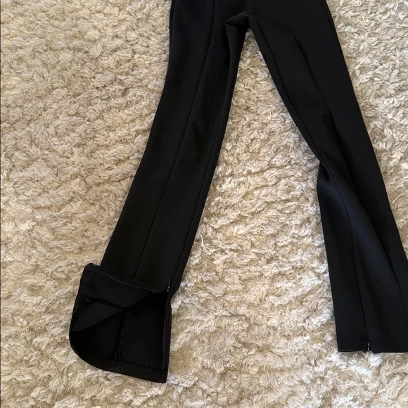 Good American Good Waist Flare Scuba Pants
NWOT size 0 - Picture 9 of 12